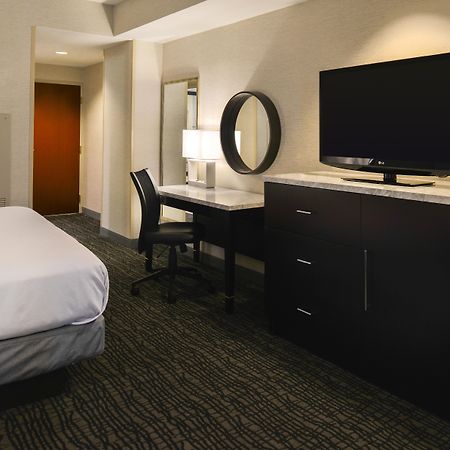 Crowne Plaza Springfield Convention Center By Ihg Exterior foto